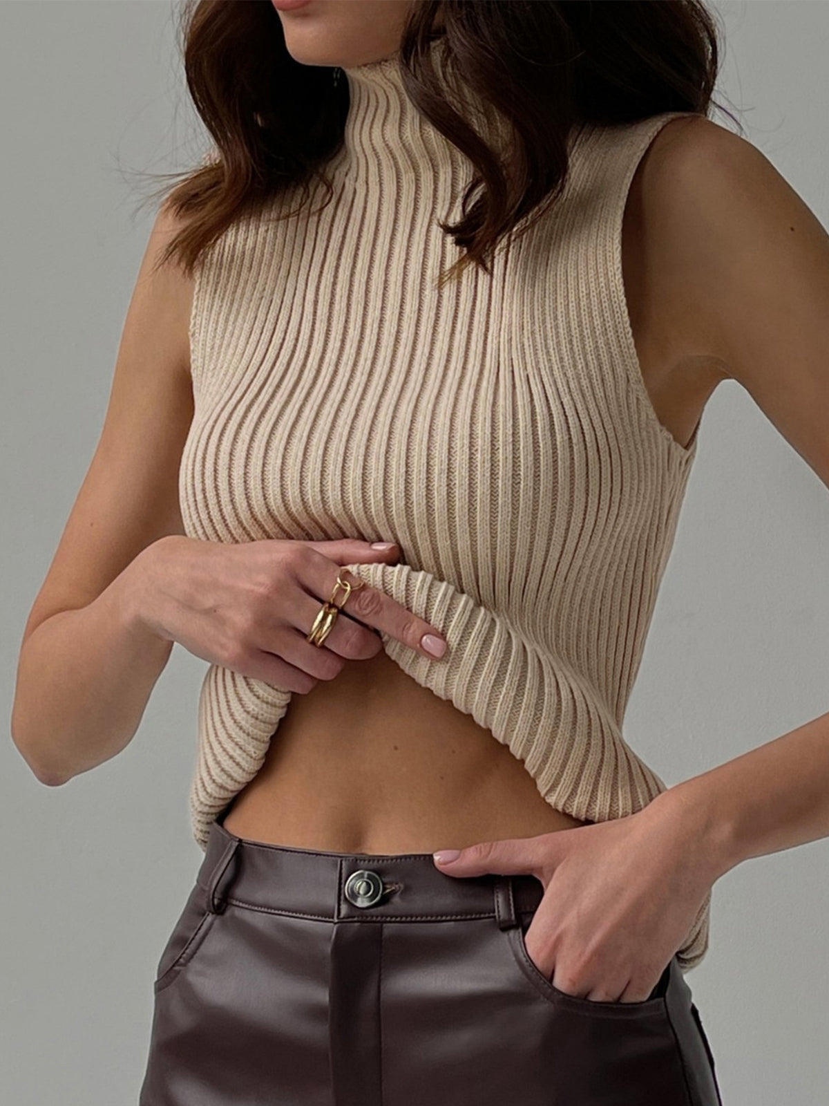 Minimalistisk Mock Neck Rib Linne