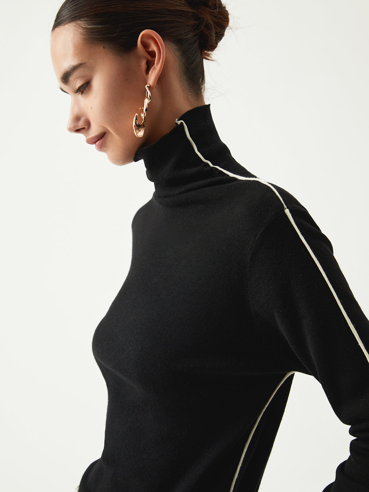 Contrast Piping Turtleneck Long Sleeve Top