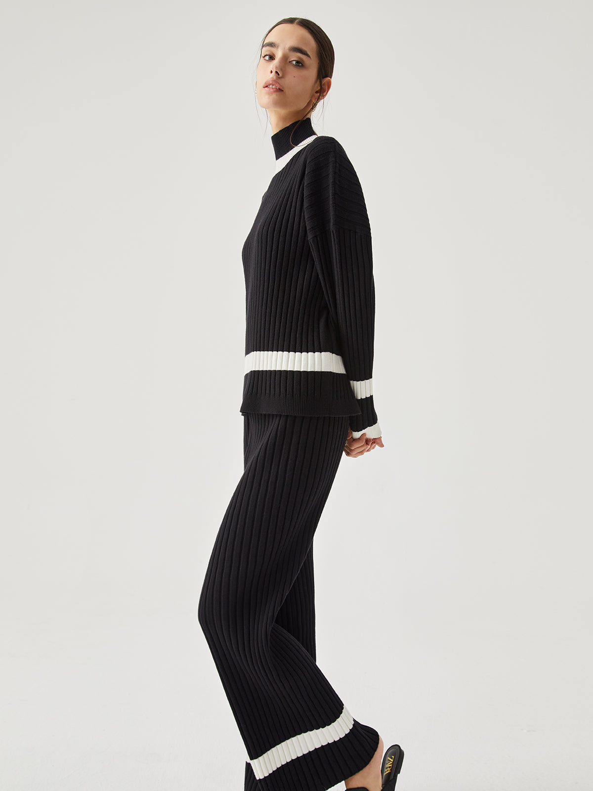 Ribbed Knit Contrast Trim Sweater Pants