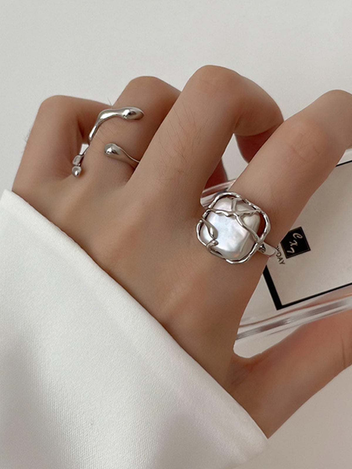 1pc Minimalist Full Moon Pearl Ring