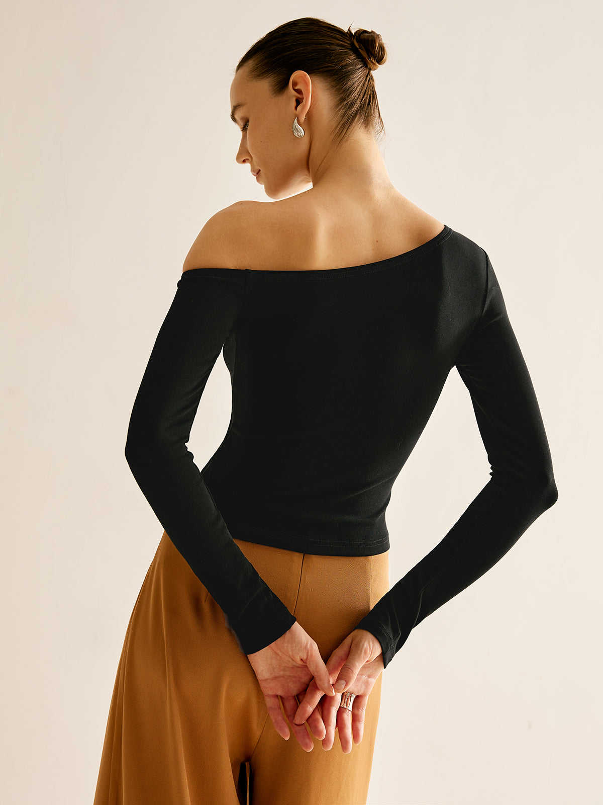 Asymmetrical Cold Shoulder Jersey T-Shirt