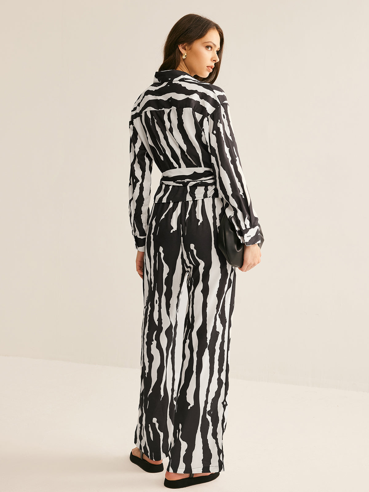 V-Neck Zebra Printed Pants Set