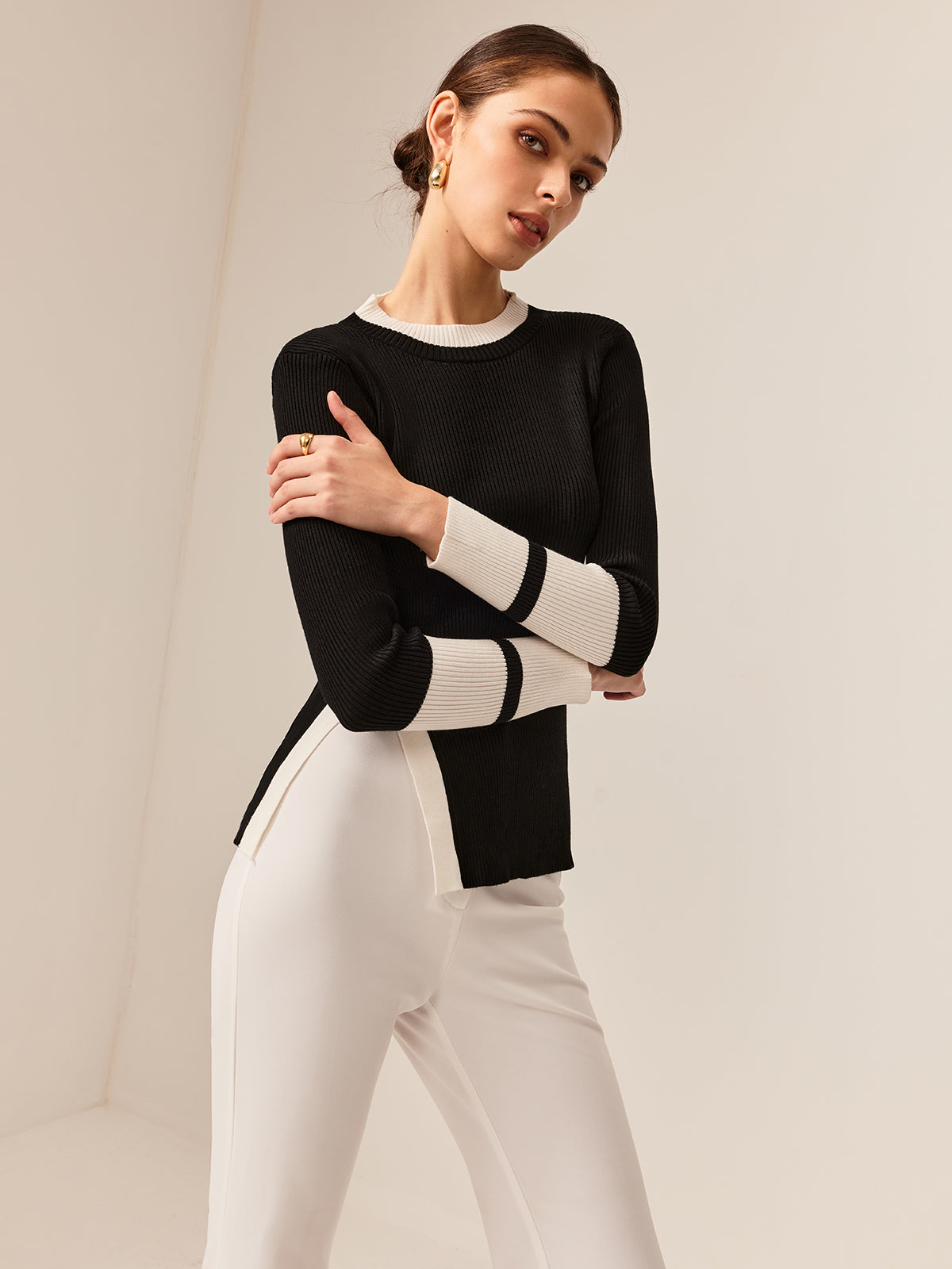 Contrast Trim Slit Stretch Knit Top