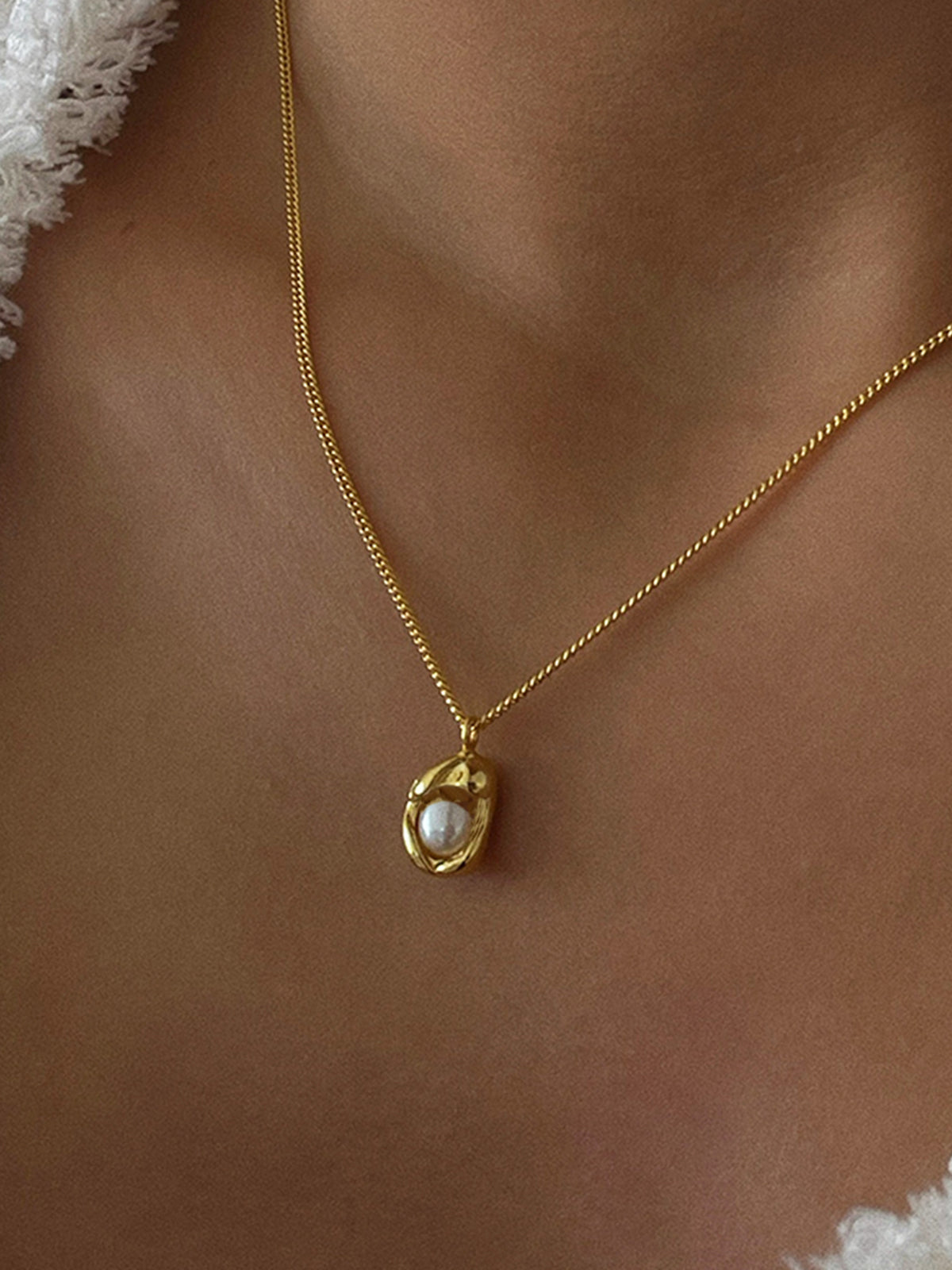 Minimalist Baroque Pearl Pendant Necklace