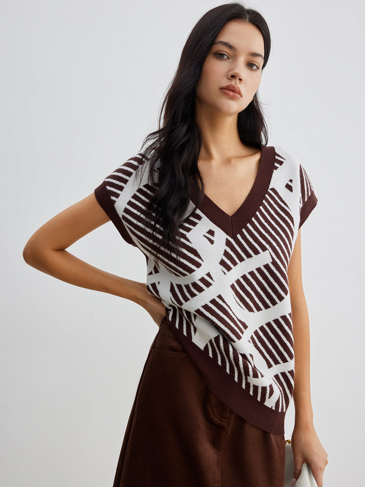 Geometric Contrast Striped Sweater Vest