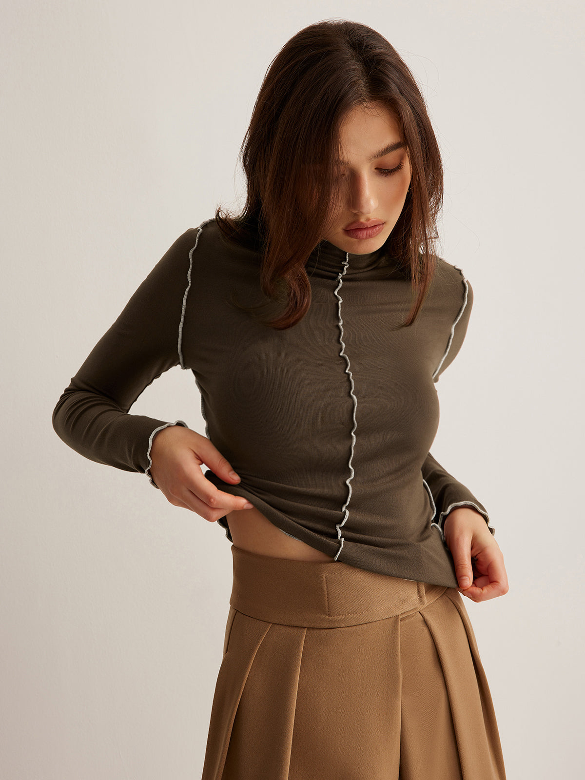 Mock Neck Wave-Piping Jersey Top