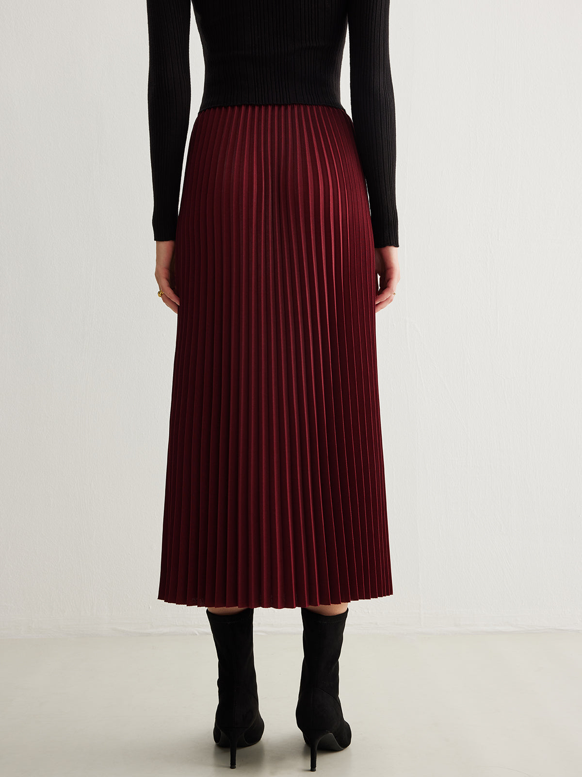 Minimalist Pleated Flowy Skirt