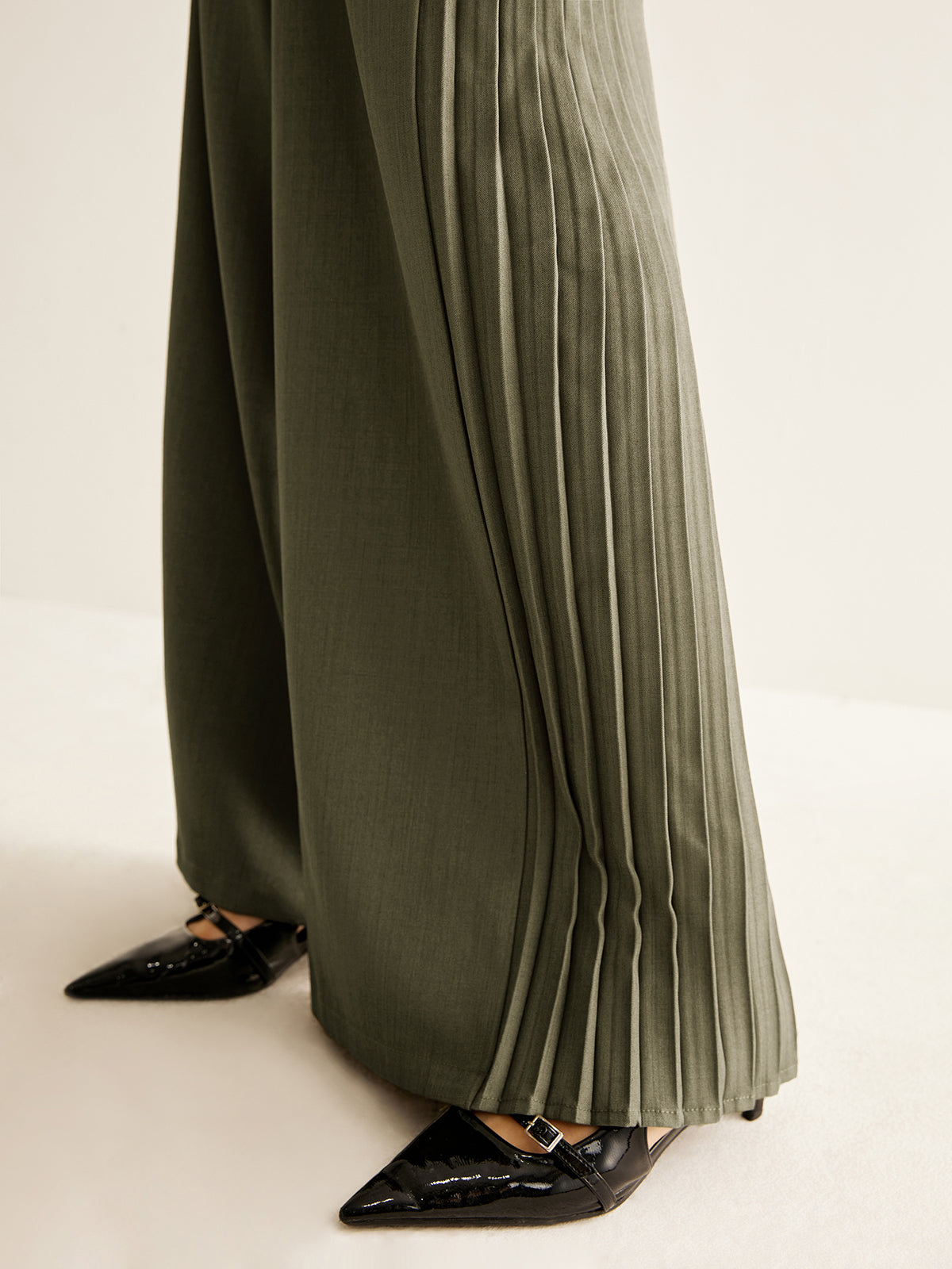 Side Pleated Wide-Leg Pants