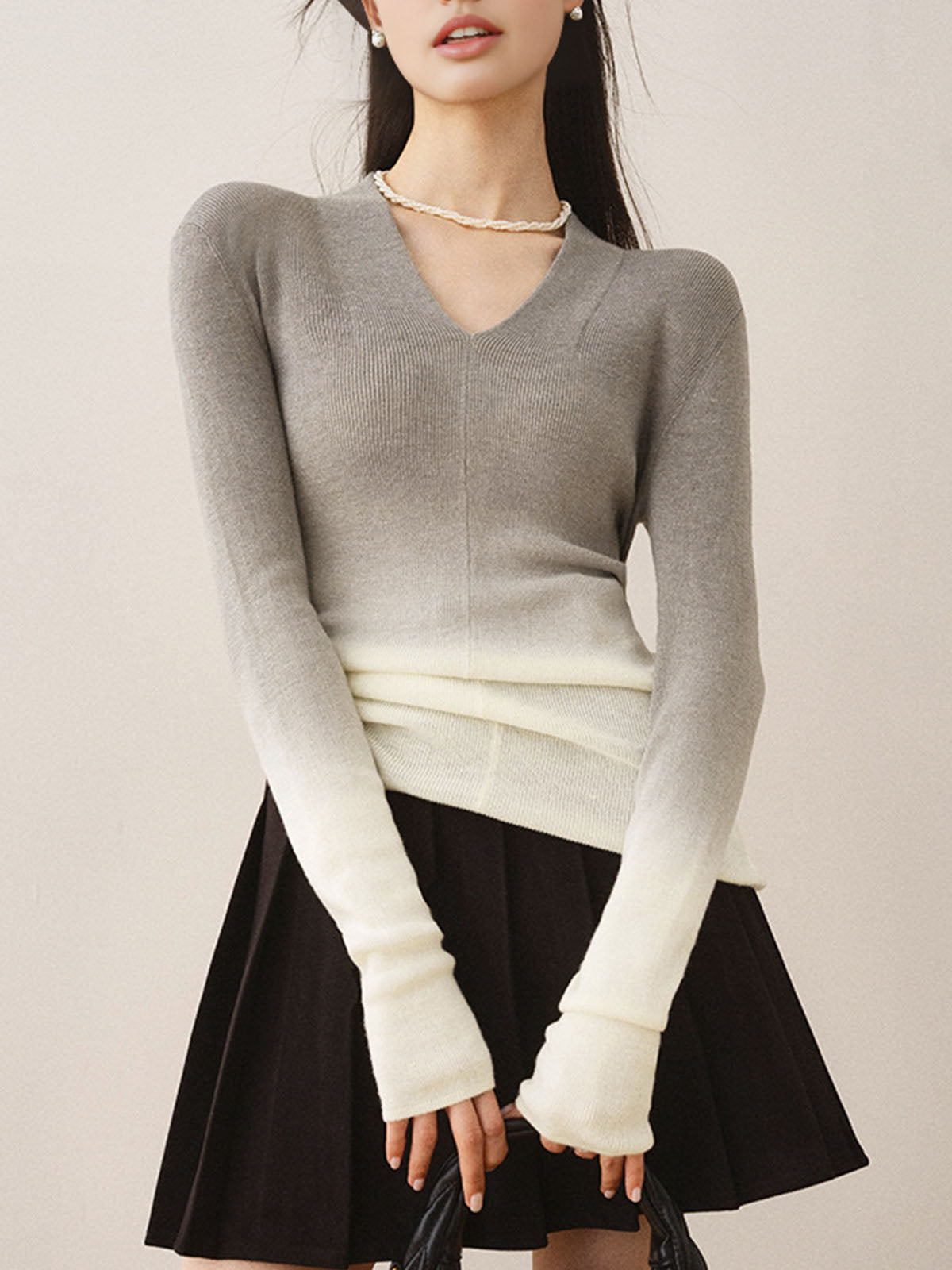 V-Neck Gradient Slim Knit Top