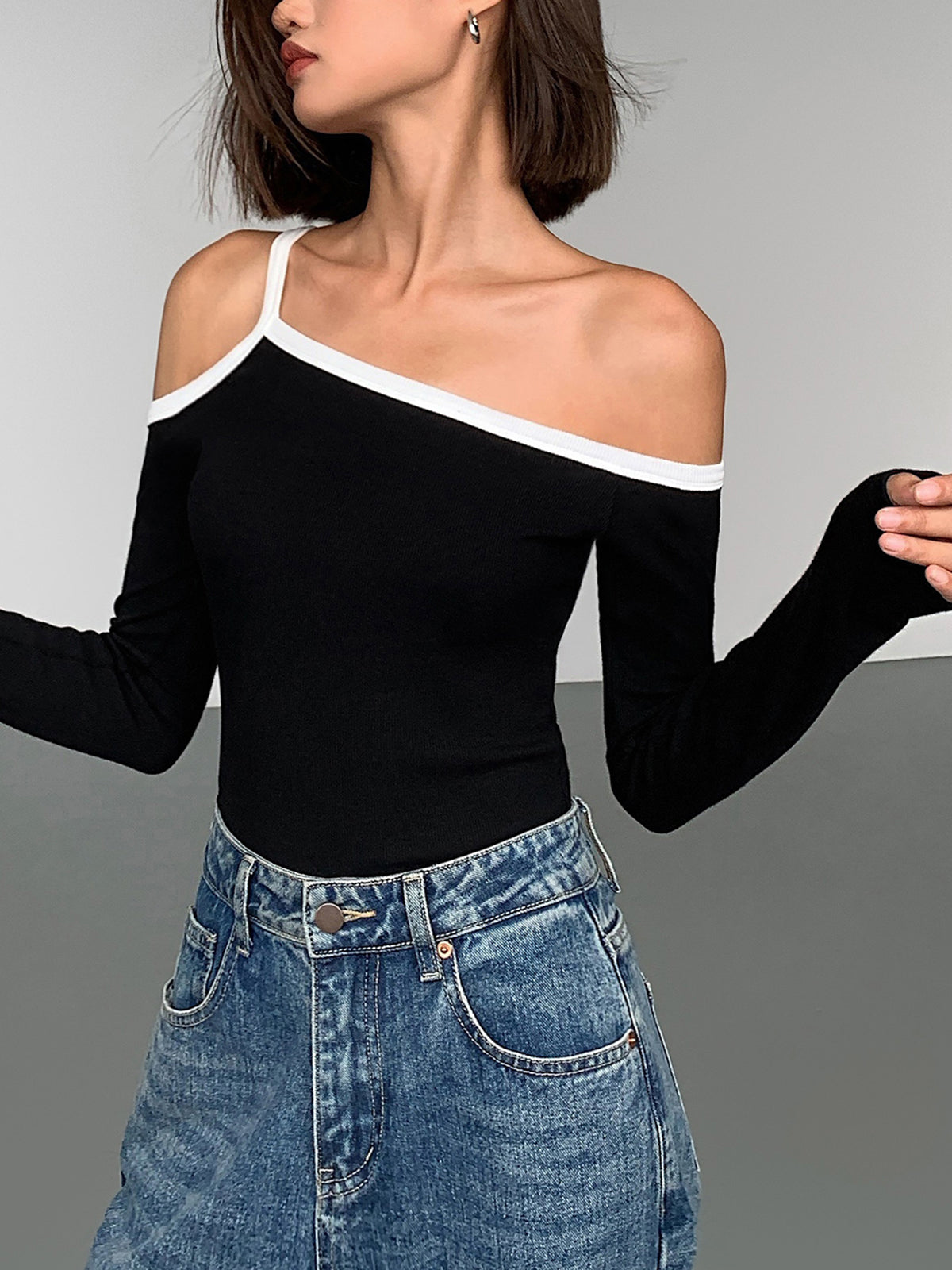 Asymmetrical Contrast Strap Slim Top