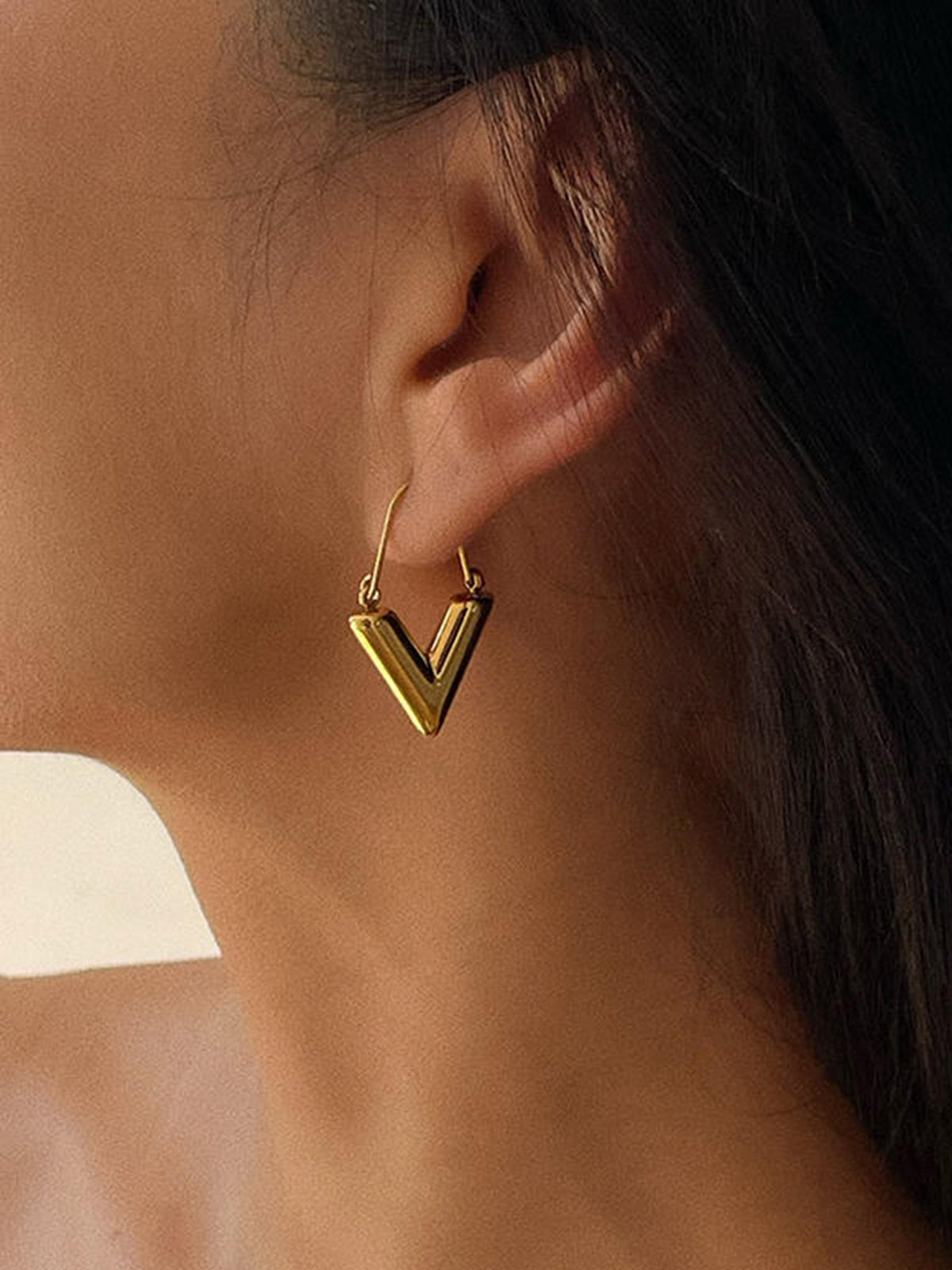 Retro V-Shape Pendant Earrings