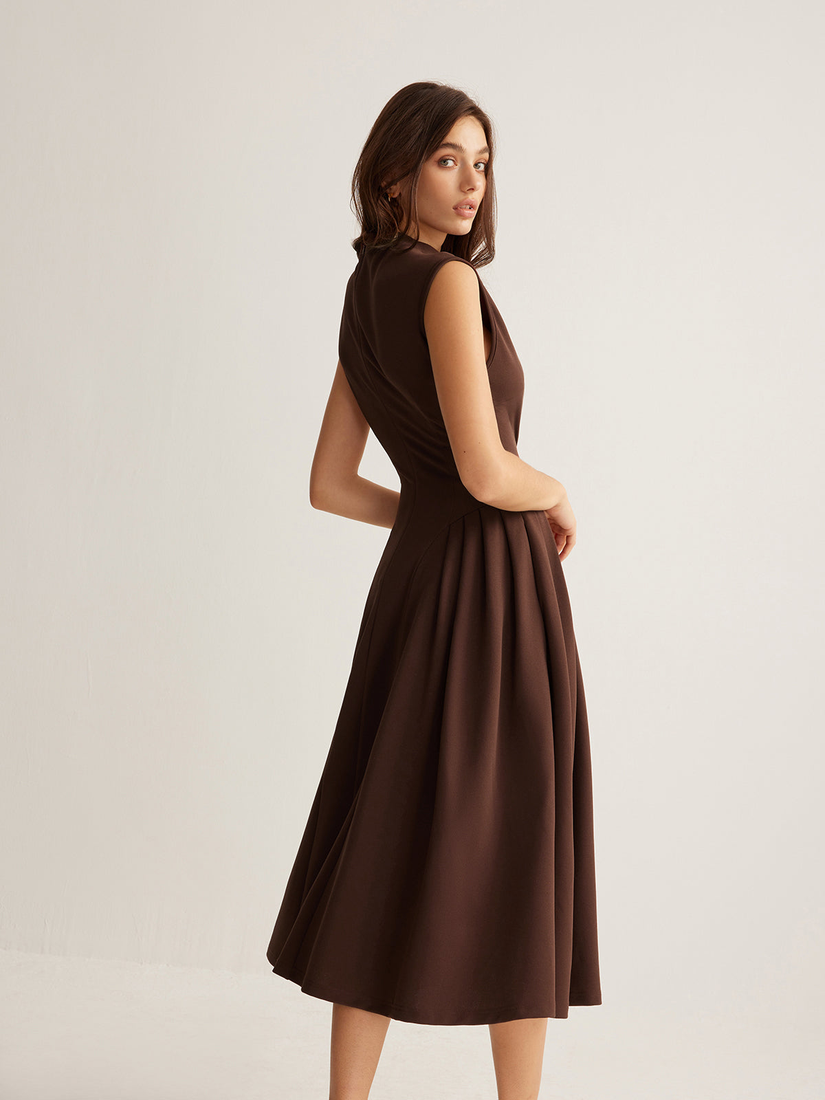 Sleeveless Pleated Pockets Dress Without Belt