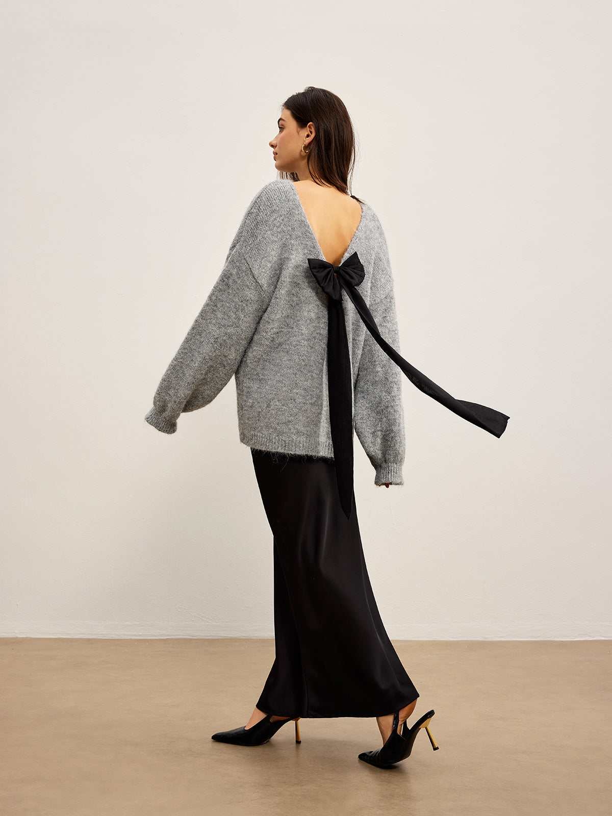 Backless Bow Shift Sweater