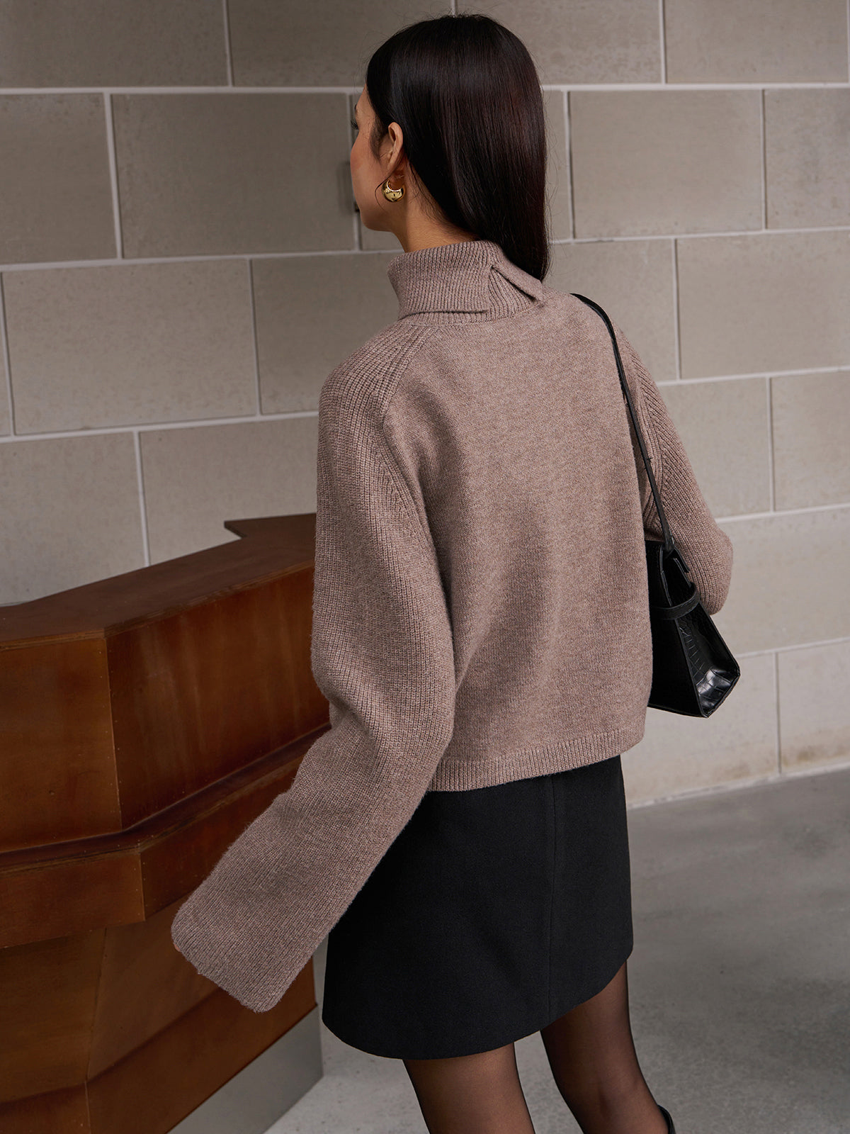 Ribbed Turtleneck Short Sweater